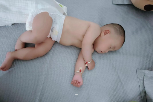 永康宝宝脚心出汗怎么回事